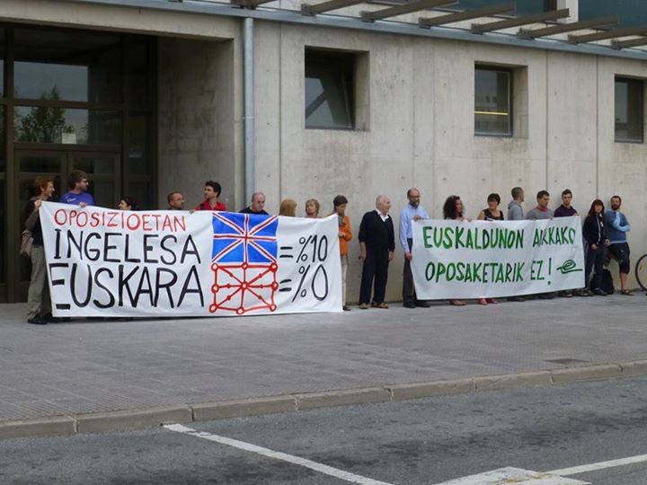 Osasunbideari ere errieta, euskara egoki ez baloratzeagatik.