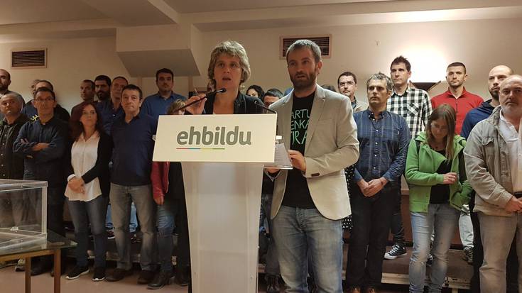 EH Bilduko alkateek babesa helarazi diete erreferendumarekin bat egin duten alkateei