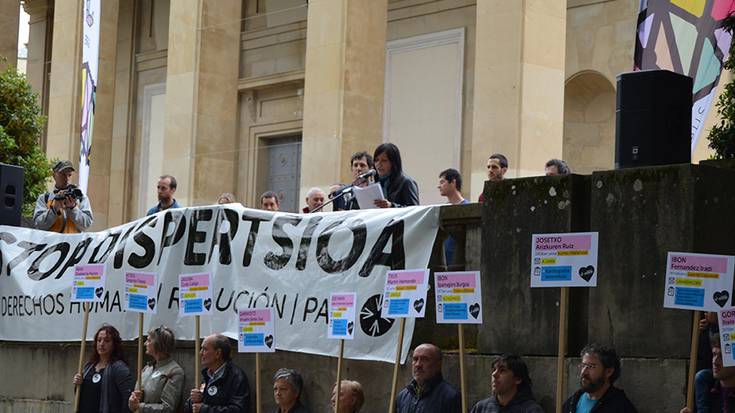 Dispertsioak eraildako Sara Fernandez oroitu dute Iruñean