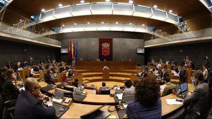 Geroa Baik erlijio orduak murrizteko aukeraren aurrean hartutako jarrera kritikatu dute Ezkerrak eta Ahal Duguk