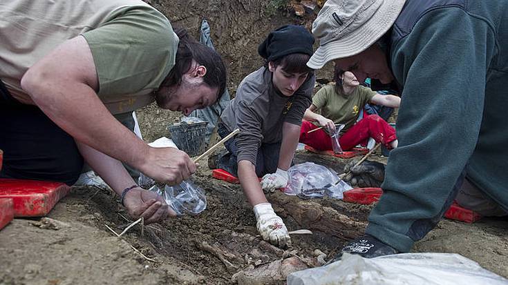 Nafarroako Gobernuak 25.000 euro emanen ditu frankismoaren biktimen gorpuzkiak exhumatzeko