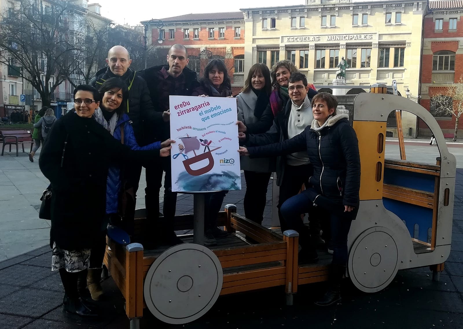 D eredu publikoaren "itsasontzira igo" eta "emozioz beteriko bidaia" abiatzea proposatu du NIZEk