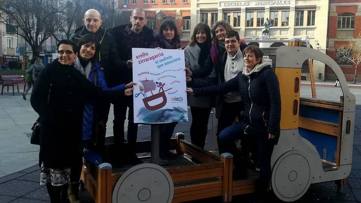 D eredu publikoaren "itsasontzira igo" eta "emozioz beteriko bidaia" abiatzea proposatu du NIZEk