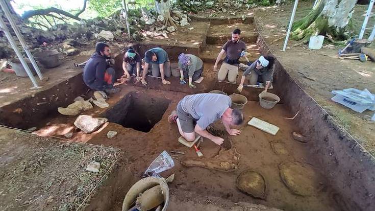 Izaro Quevedo: “Aurkitutako labe zatiek erakusten dute Izarraitz mendilerroan bizitza antolatua izan zezaketela Brontze Aroan”