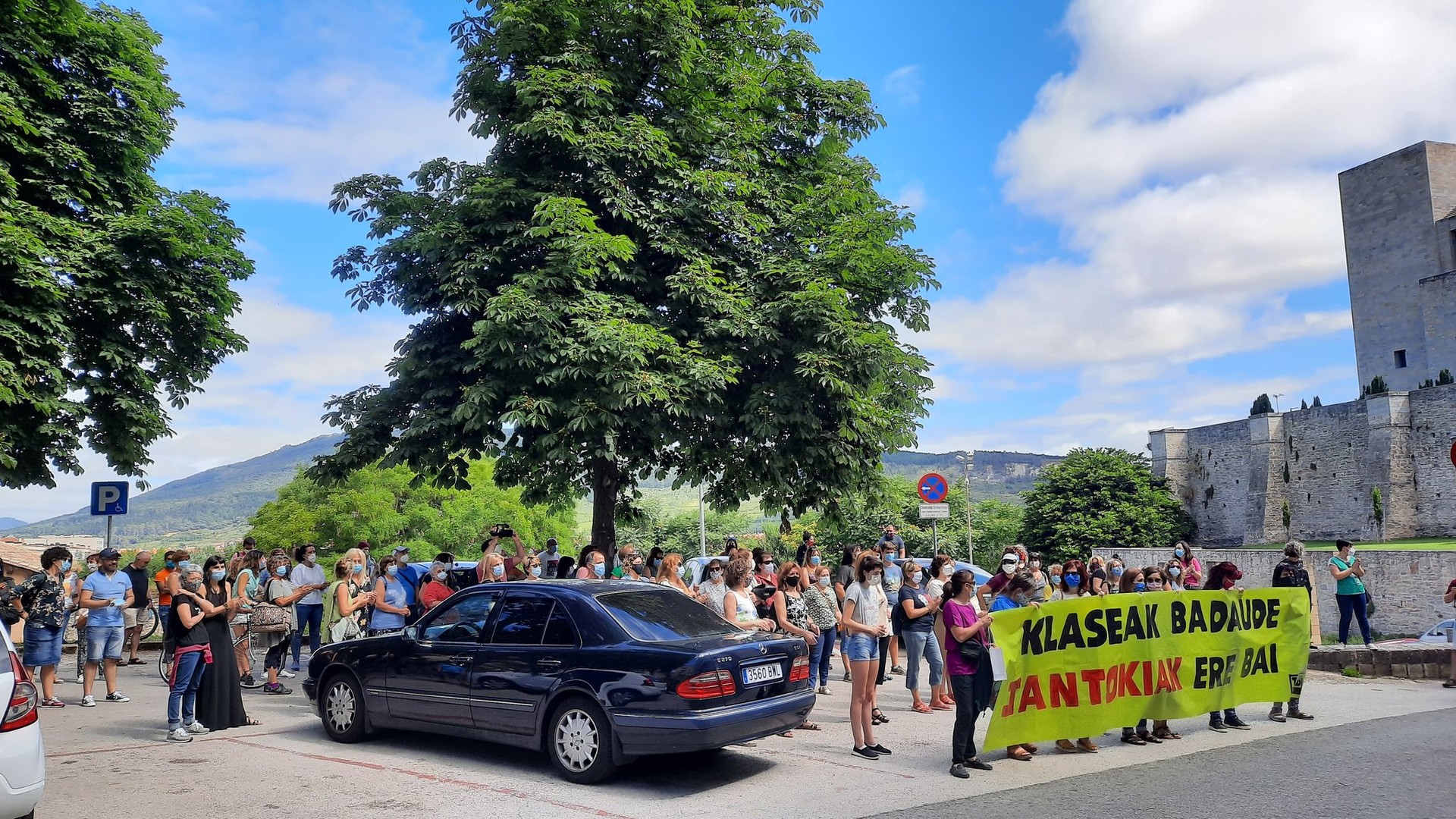 Eskola jantokiak ixtea "onartezina" dela salatu du LABek