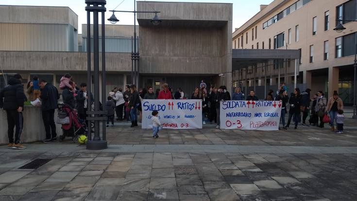 Ratioen jaitsiera eta soldaten igoera aldarrikatu dituzte haur eskoletako hezitzaileek