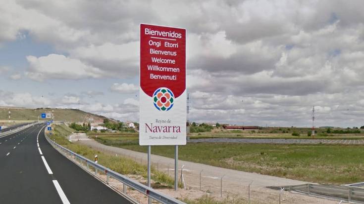 Errepideetako seinaleak elebidunak izanen dira 