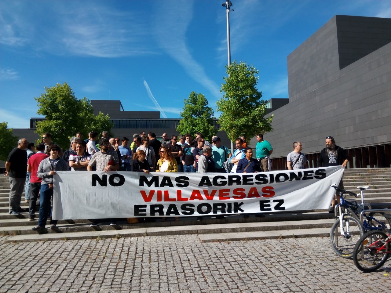 Erasoen aurka protesta egiteko “bide berriak” aztertzen ari dira villavesa gidariak