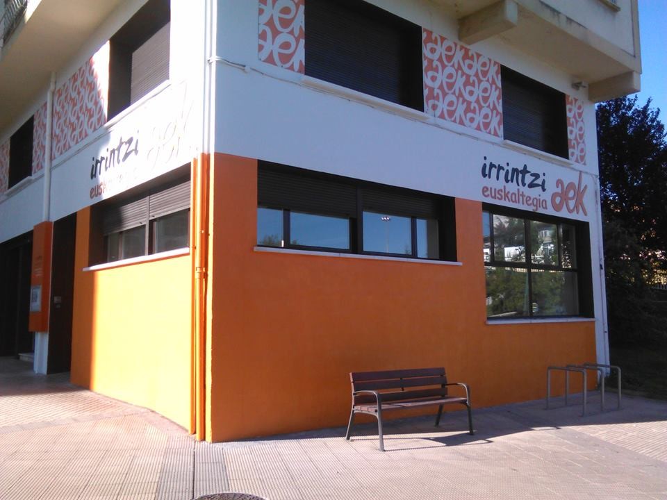 Helduen euskalduntzea sustatzeko Euskarabidearen diru-laguntzak martxan dira