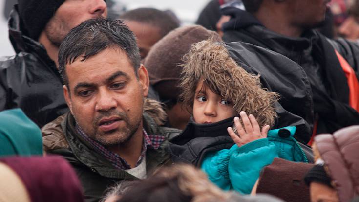 Greziatik hamalau errefuxiatu iritsiko dira Nafarroara bihar