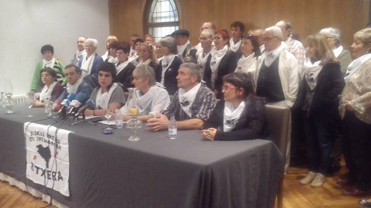 Etxerat: "Trabarik gabe eta berehala askatu behar dituzte Parot doktrina ezarria dieten presoak"