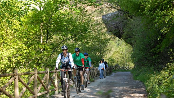 Iruñea, Donostia eta Baiona lotuko dituen txirrindulentzako bidea eraikiko dute 2019rako