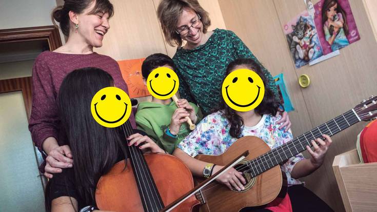 'Besoak zabalik', harrera familiak aurkitzeko kanpaina martxan jarri dute