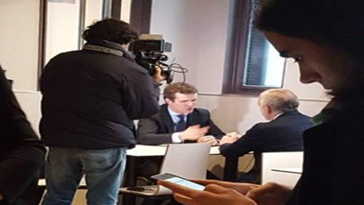 Altsasuko Koxka tabernan izan dira Casado, Inda eta Beltran