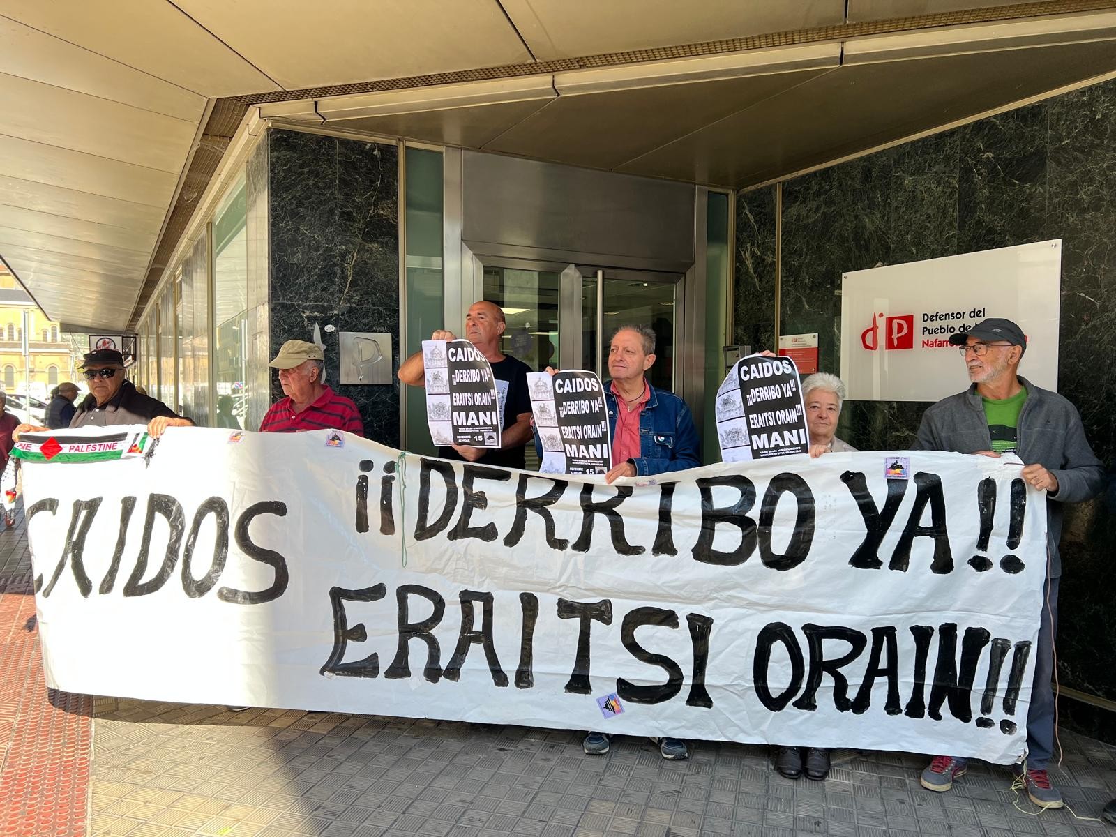 Iruñeko Udalak "bizkar" eman diela-eta Arartekora jo dute Erorien Monumentua eraisteko eskatzen ari diren elkarteek