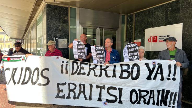 Iruñeko Udalak "bizkar" eman diela-eta Arartekora jo dute Erorien Monumentua eraisteko eskatzen ari diren elkarteek