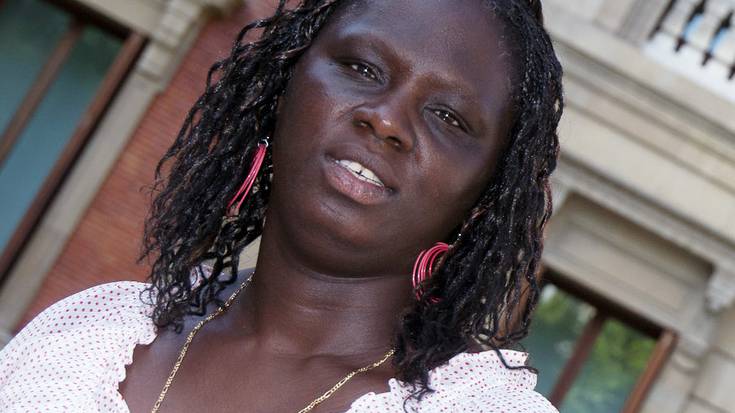 Fatima Djarri Munduko Medikuak taldeko mediatzaile, Iruñeko Gabonetako pregoilari
