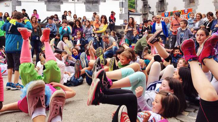 Festa eta aldarrikapena UEMAren 25. urteurrenean