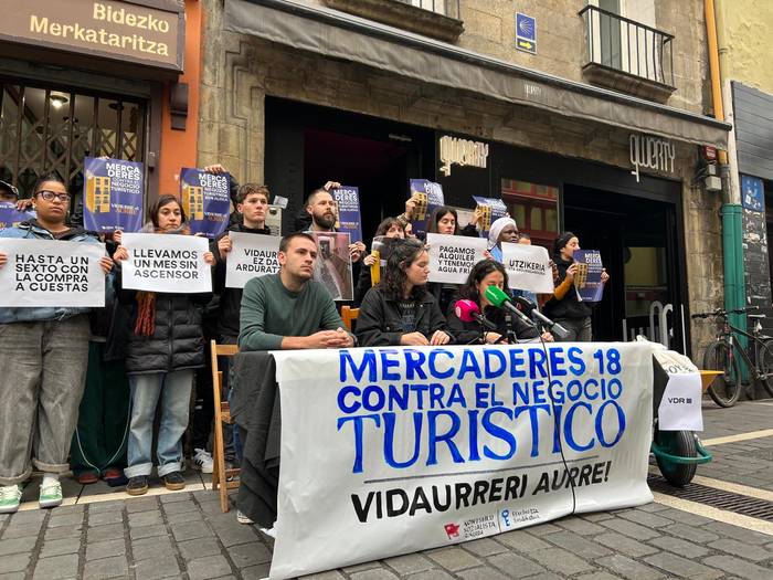 Jazarpen inmobiliarioa salatu dute Mercaderes karrikako 18. zenbakiko bizilagunek