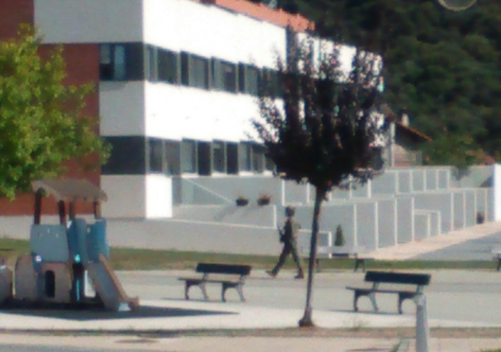 Ariketa militarrak asteartean, Berriobeitiko parke baten ondoan