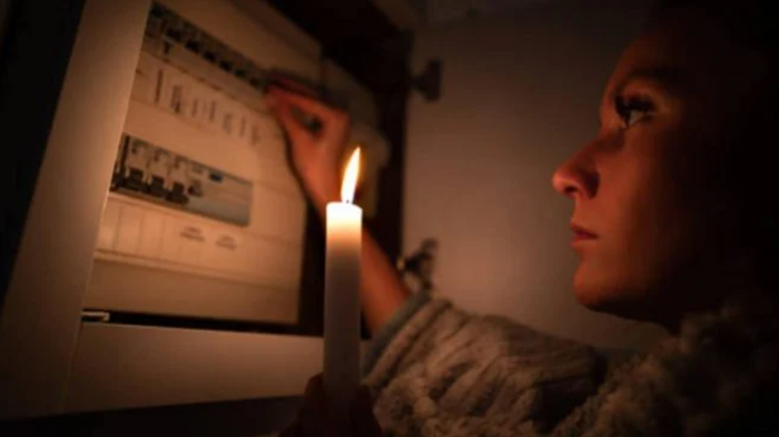 Apurka apurka argindarra itzultzen ari da Iruñerrira