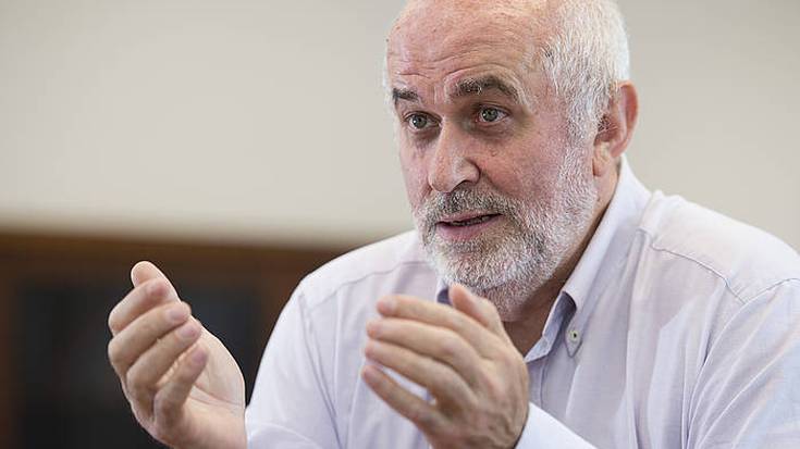 Lan Eskaintza Publikoan euskarazko 120 lanpostu atzeratuko ditu exekutiboak