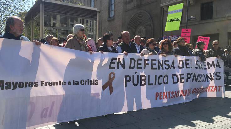 Gobernatzen duenak gobernatuta ere pentsio duinak exijitu dituzte