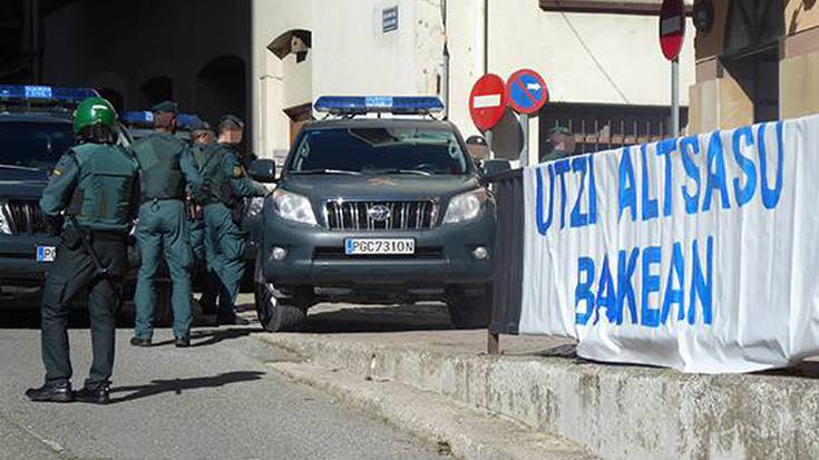 Urtebete da Altsasuko Iñaki Abad, Jon Ander Cob, Aratz Urrizola eta Julen Goikoetxea bigarrenez atxilotu zituztela