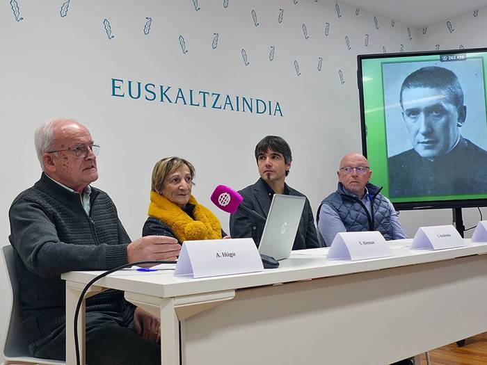 Blas Fagoaga Ariztia euskaltzainaren bizi-ibilbideari buruzko liburua plazaratu du Euskaltzaindiak