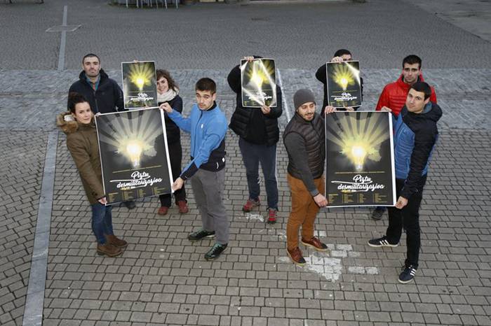 Altsasun gertatukoa kontatu eta desmilitarizazioaren alde egiteko, hitzaldi sorta