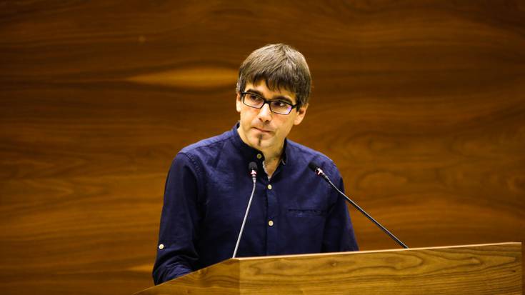 Hizkuntza eskubideak bermatzeko mozioa atzera bota dute Navarra Sumak eta PSNk