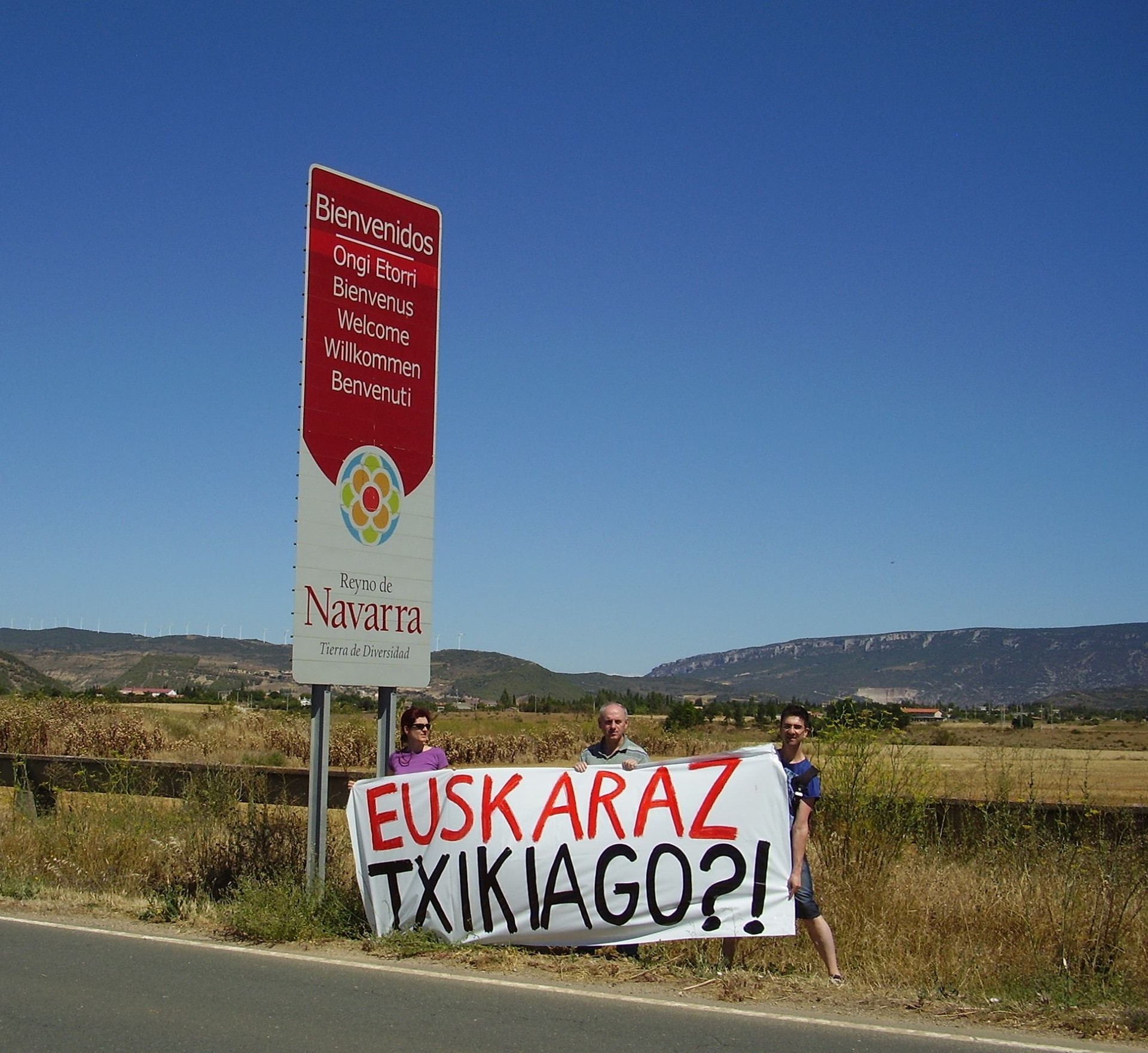 Turismoko Eskuliburua, euskararen kontra.