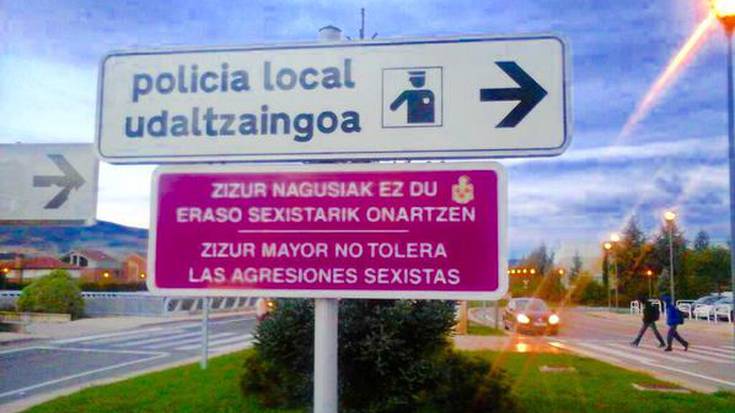 Genero indarkeriaren aurkako kartelak jarri dituzte Zizur Nagusian