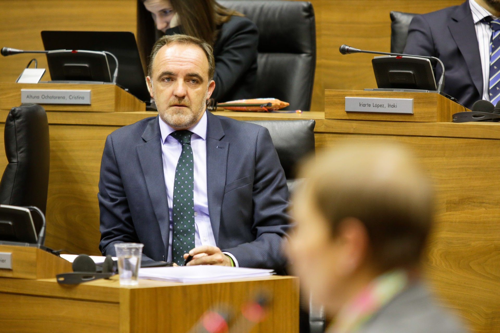 Euskararen dekretu berria eta Euskararen Legearen balizko aldaketa mintzagai Parlamentuaren gaurko saioan
