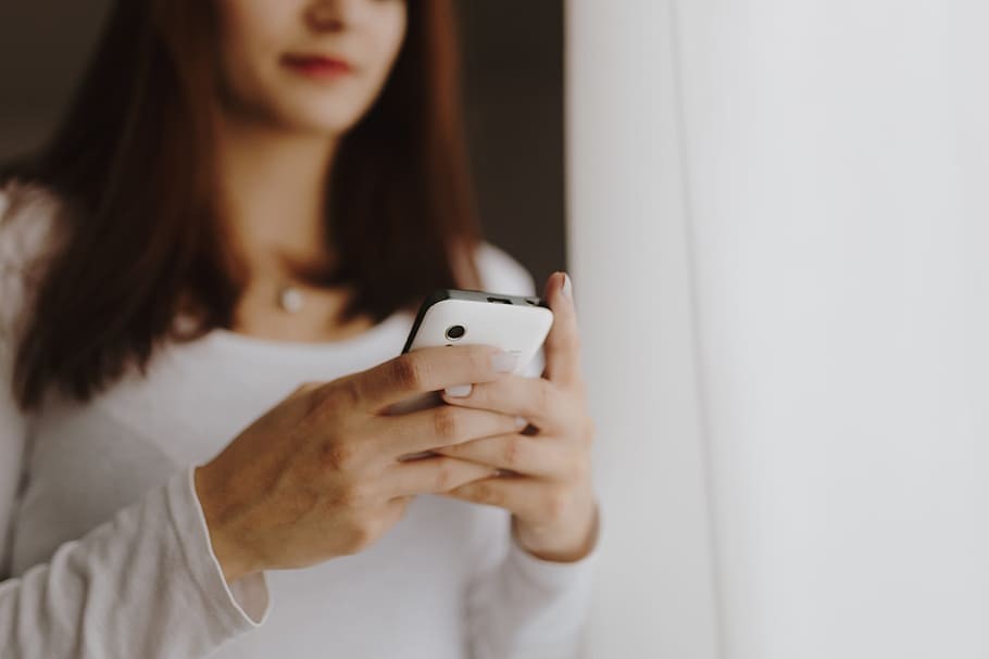 SMS bidez bankuak ordezkatzen dituen iruzur kanpaina berri batez ohartarazi dute