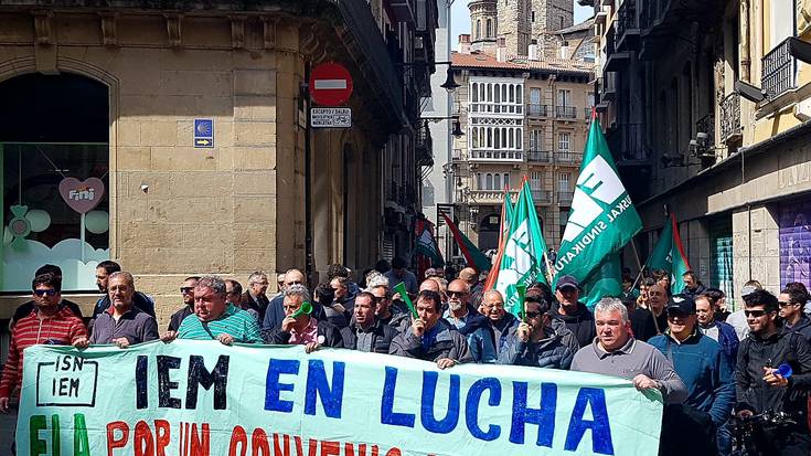 IEM enpresako langileak greba mugagabea egiten ari dira