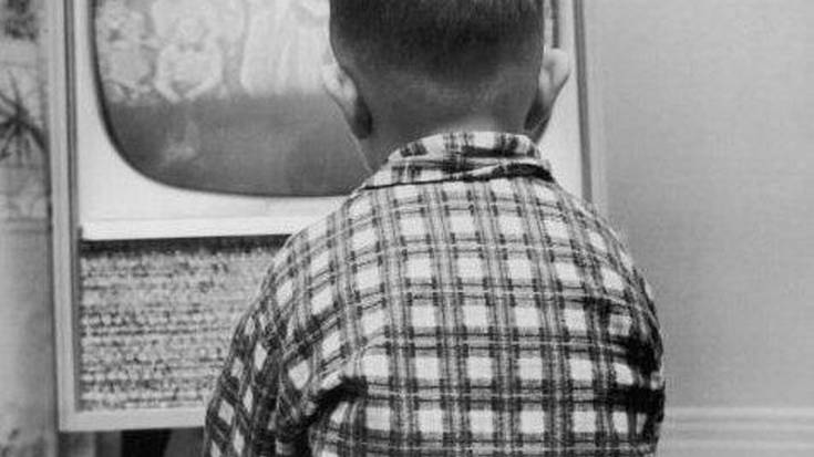 Arazoak dituzten haurren arreta bermatzeko eskatu diote Iruñeko Udalari