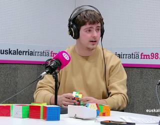 Julen Simon: "Mundu mailako txapeldunak etorriko dira Iruñean eginen den Europako Rubik Txapelketara"