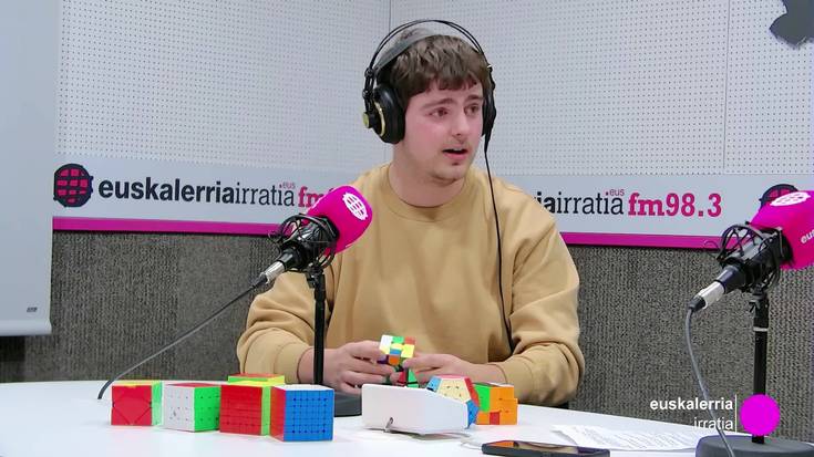 Julen Simon: "Mundu mailako txapeldunak etorriko dira Iruñean eginen den Europako Rubik Txapelketara"