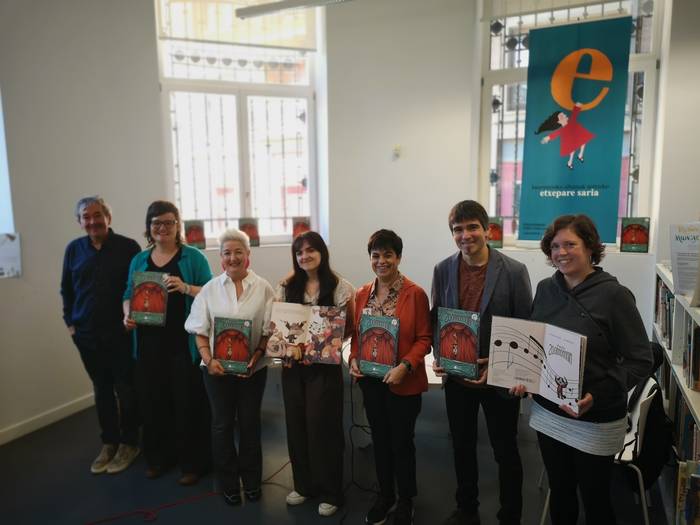 Etxepare sariaren irabazle 'Orkestra zooragarria' albuma plazaratu du Pamielak