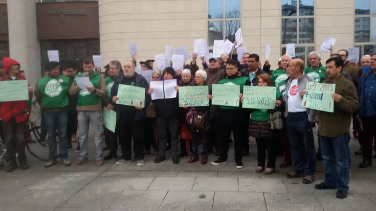 Hipoteka exekuzioak bertan behera uzteko exijitu du Plataformak