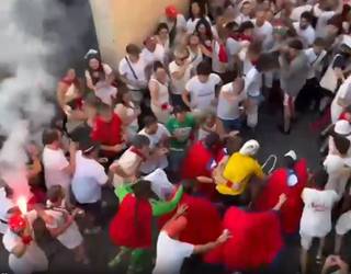 Zezenik gabeko entzierro garbi eta festazalea izan da gaur