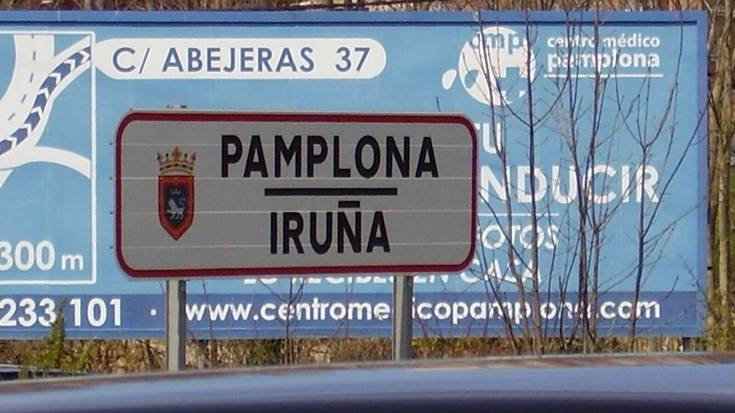 Iruñeko hiri sarreretako kartelak, elebidun