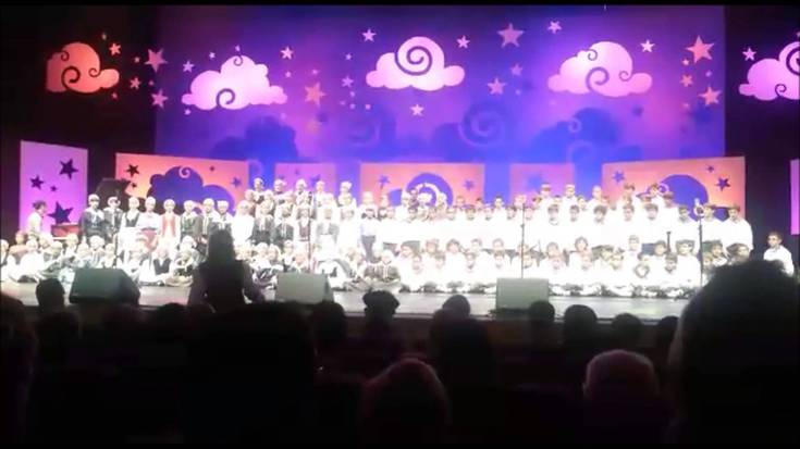 Paparra, euskal kantuek puztuta