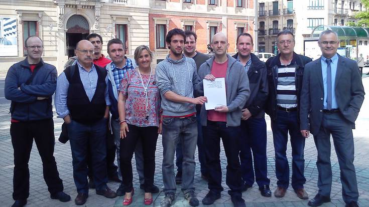 Esako urtegia handitzearen aurka bat egin dute hainbat alderdik