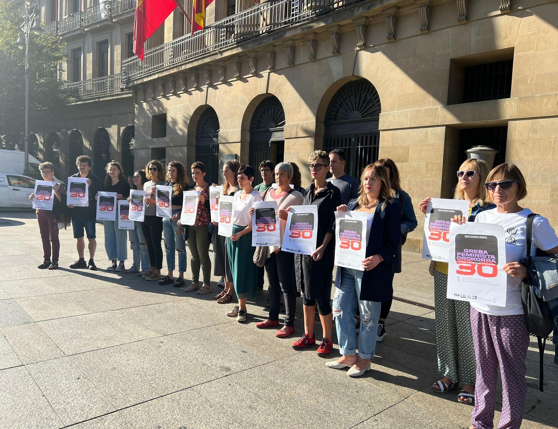 Sindikatuek Mugimendu Feministarekin batera erregistratu dute azaroaren 30erako greba deialdia