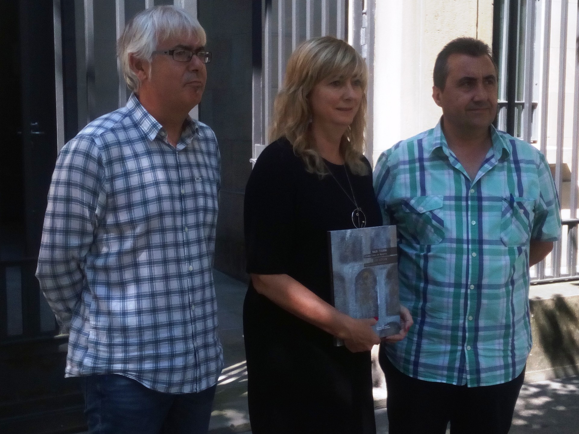 'Lur Azpian. Desobiratzeak Nafarroan', liburuak memoriaren ahotsak biltzen ditu