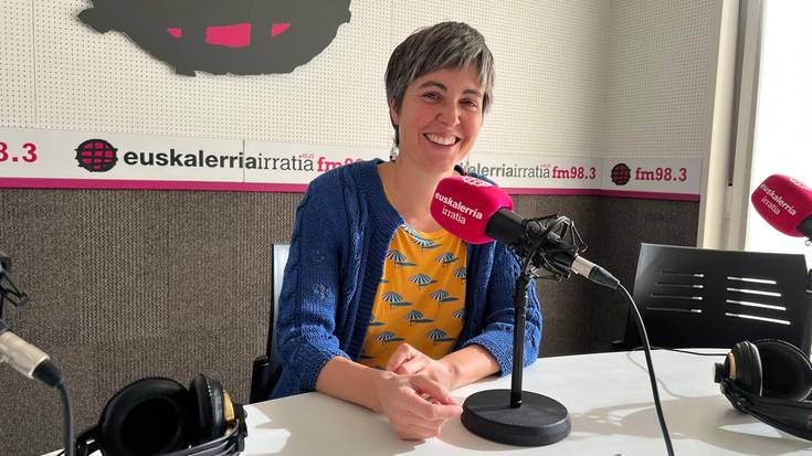 Uxue Juarez: "Doluaren inguruko poemek argia eta umorea ere izan dezakete"