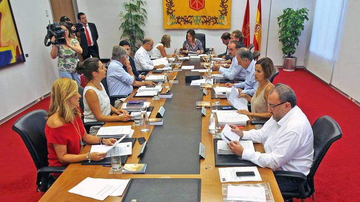 Parlamentuak Nafarroaren autogobernuaren defentsa egin du Espainiako Kontuen Auzitegiaren aurrean