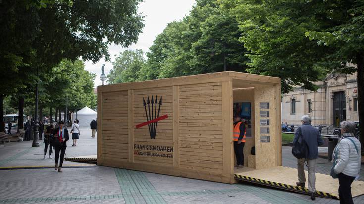 Erakusketa batek 2015tik Nafarroan kendutako 300 ikur frankista jaso ditu